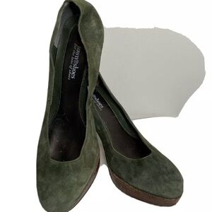 4/$35 Town Shoes Heel Stiletto 7.5 Green Suede
